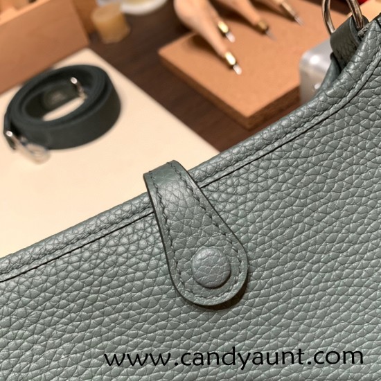 HERMES TPM Mini Evelyn Clemence 63/Vert Amande SilverHardware