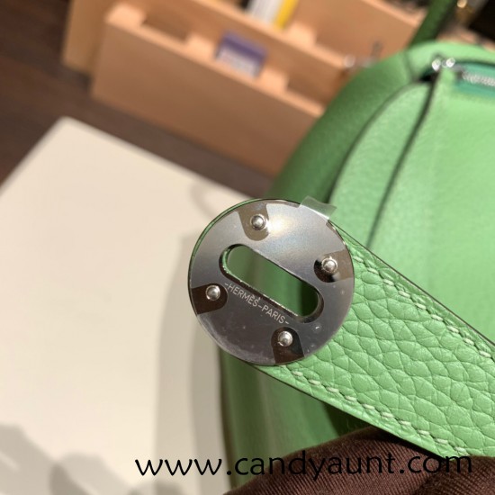 Hermes Lindy 26cm Clemence 3I /Vert Criquet  Silver Hardware lindy26-048