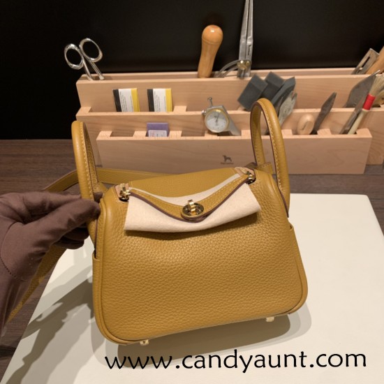 Hermes Mini Lindy Clemence 2S / Sesame Gold Hardware 097