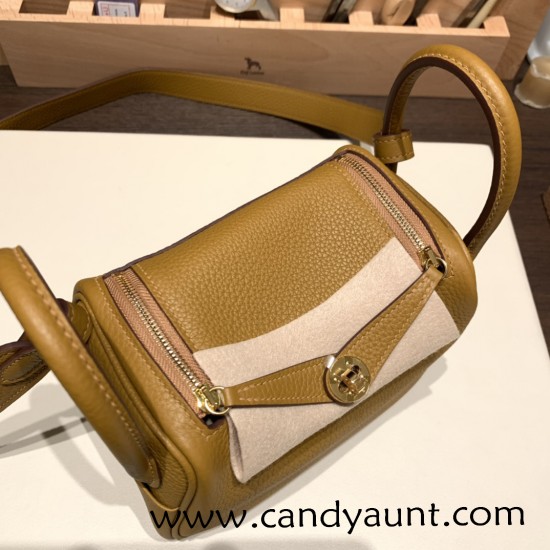 Hermes Mini Lindy Clemence 2S / Sesame Gold Hardware 097